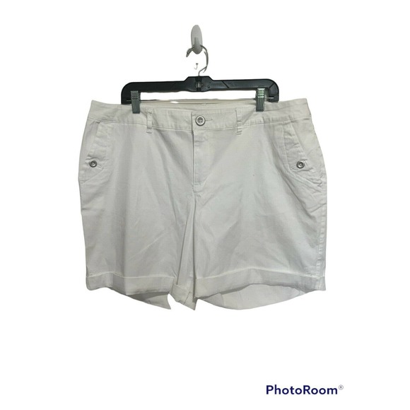 Lane Bryant Pants - Lane Bryant shorts Women’ s Plus size 18 regular White Cuffed Hem